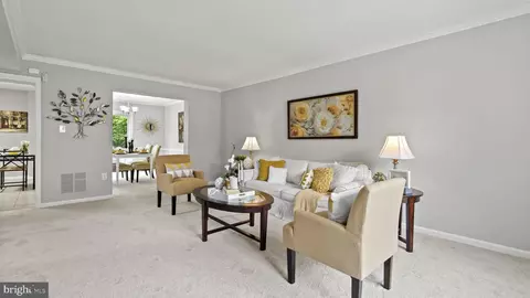 Living - 8021 Sleepy View Ln, Springfield, VA 22153 photo 2 of 4