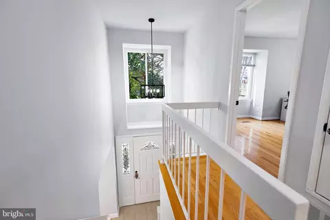 Entry Way - 6041 Forrest Hollow Ln, Springfield, VA 22152 photo 6 of 8