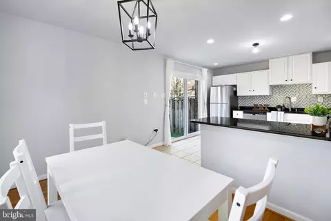 Kitchen - 6041 Forrest Hollow Ln, Springfield, VA 22152 photo 3 of 6