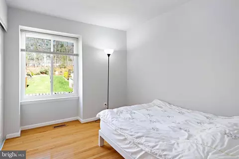 Bedroom - 6041 Forrest Hollow Ln, Springfield, VA 22152 photo 4 of 4