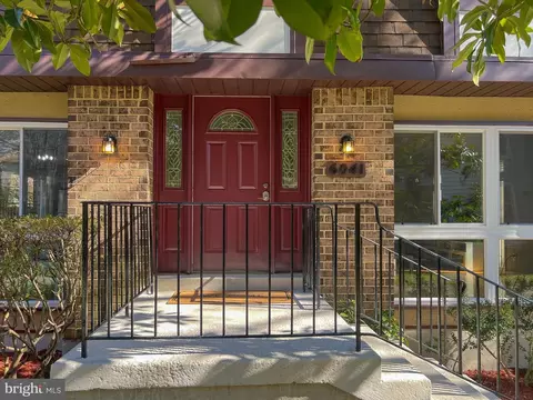 Exterior - 6041 Forrest Hollow Ln, Springfield, VA 22152 photo 3 of 6