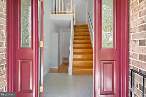 Entry Way - 6041 Forrest Hollow Ln, Springfield, VA 22152 photo 1 of 8