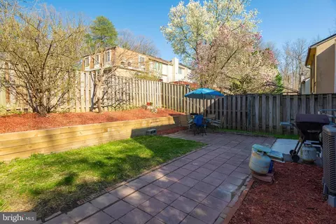 Exterior - 6041 Forrest Hollow Ln, Springfield, VA 22152 photo 4 of 6