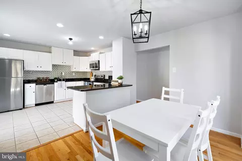 Kitchen - 6041 Forrest Hollow Ln, Springfield, VA 22152 photo 2 of 6