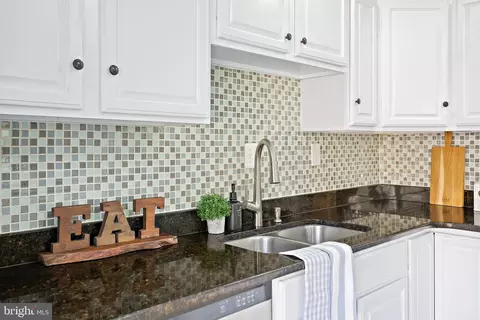 Kitchen - 6041 Forrest Hollow Ln, Springfield, VA 22152 photo 6 of 6