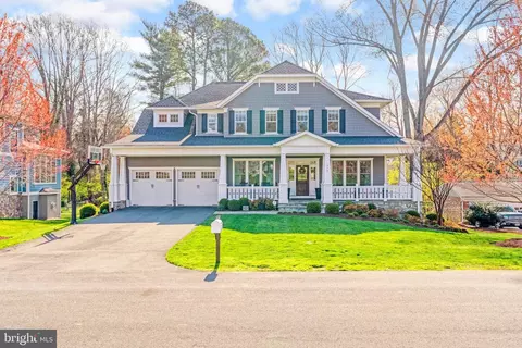 517 Nelson Dr NE, Vienna, VA 22180