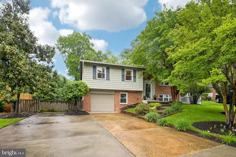 7204 Ashview Dr, Springfield, VA 22153 photo 2