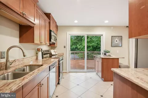 7204 Ashview Dr, Springfield, VA 22153 photo 14