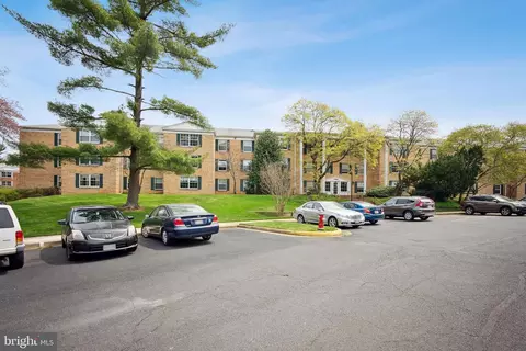View/Area - 7661 Provincial Dr #202, Mclean, VA 22102 photo 1 of 2