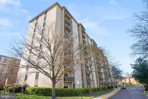 3100 S Manchester St #203, Falls Church, VA 22044