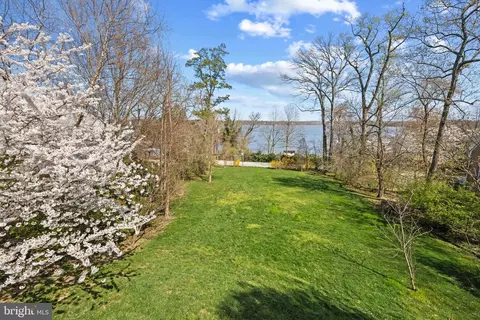 7822 Southdown Rd, Alexandria, VA 22308