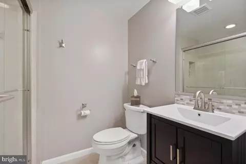Bath - 13002 Cockerill Ct, Herndon, VA 20171 photo 6 of 6