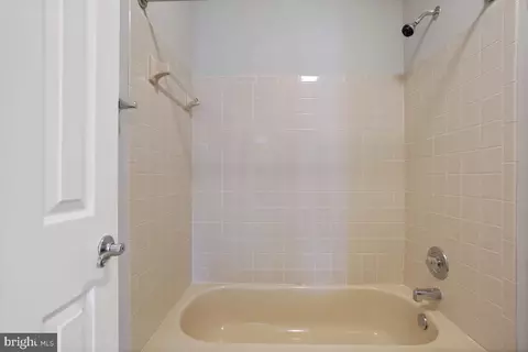 Bath - 13002 Cockerill Ct, Herndon, VA 20171 photo 5 of 6