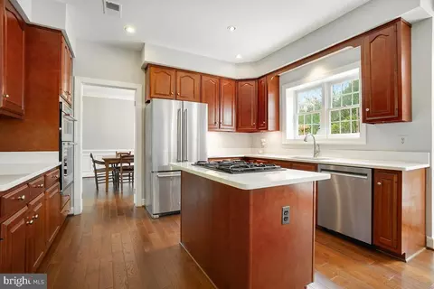 Kitchen - 13002 Cockerill Ct, Herndon, VA 20171 photo 3 of 4