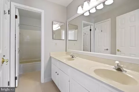 Bath - 13002 Cockerill Ct, Herndon, VA 20171 photo 4 of 6
