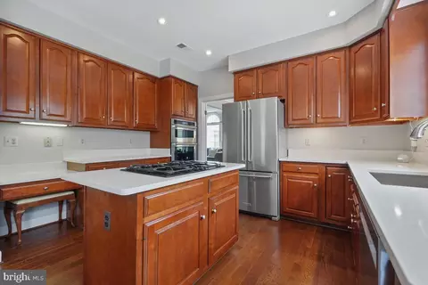 Kitchen - 13002 Cockerill Ct, Herndon, VA 20171 photo 4 of 4