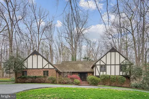 11307 Lilting Ln, Fairfax Station, VA 22039