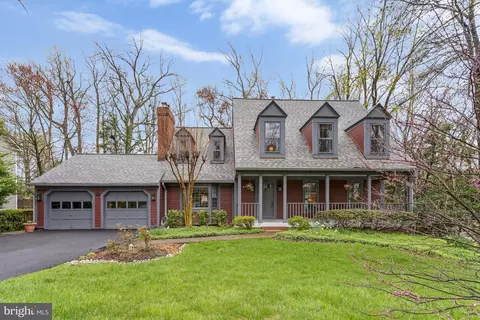 4885 Oakcrest Dr, Fairfax, VA 22030