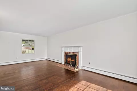 Living - 13008 Compton Rd, Clifton, VA 20124 photo 2 of 6