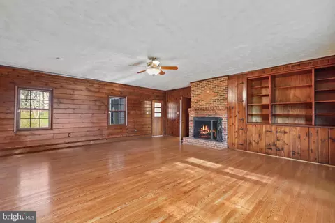 Living - 13008 Compton Rd, Clifton, VA 20124 photo 6 of 6