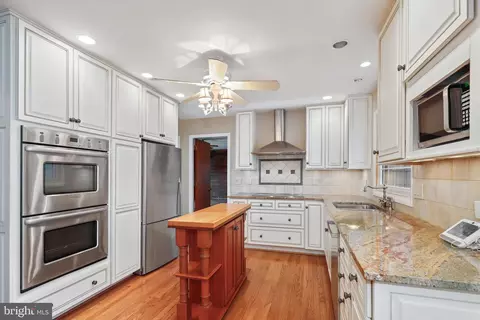 Kitchen - 13008 Compton Rd, Clifton, VA 20124 photo 2 of 4