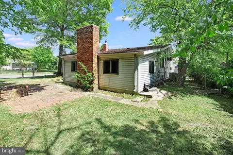 Exterior - 6718 Bowie Dr, Springfield, VA 22150 photo 4 of 5