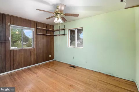 Bedroom - 6718 Bowie Dr, Springfield, VA 22150 photo 3 of 4