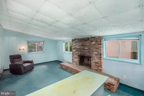 Living - 6718 Bowie Dr, Springfield, VA 22150 photo 1 of 2
