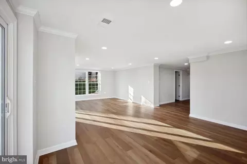 8111 Ainsworth Ave, Springfield, VA 22152 photo 17