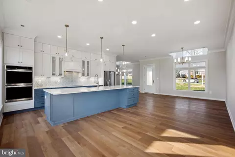 8111 Ainsworth Ave, Springfield, VA 22152 photo 3