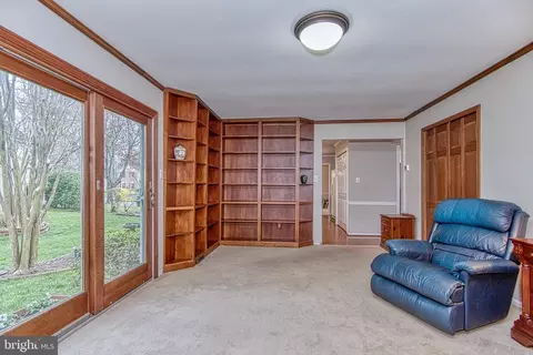 Living - 8331 Kenwood Ave, Springfield, VA 22152 photo 5 of 5
