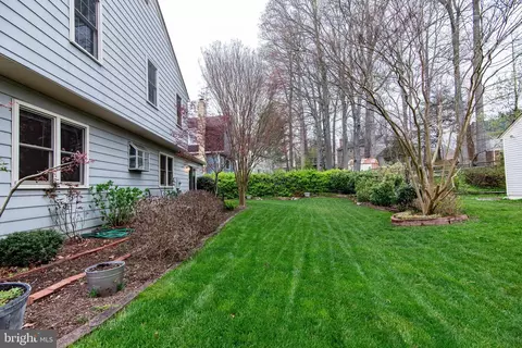 Exterior - 8331 Kenwood Ave, Springfield, VA 22152 photo 6 of 12