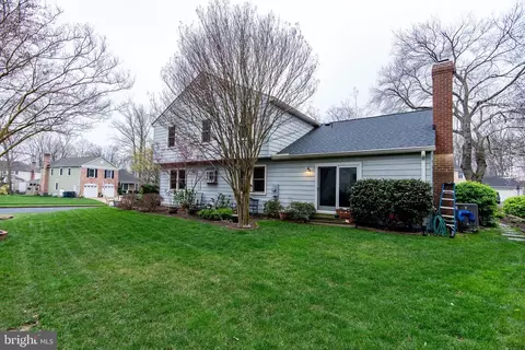 Exterior - 8331 Kenwood Ave, Springfield, VA 22152 photo 9 of 12