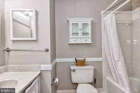 Bath - 8331 Kenwood Ave, Springfield, VA 22152 photo 4 of 5