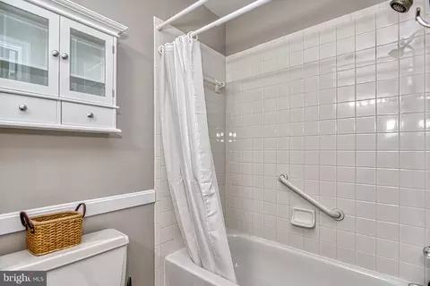 Bath - 8331 Kenwood Ave, Springfield, VA 22152 photo 5 of 5