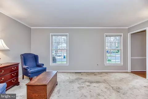 Living - 8331 Kenwood Ave, Springfield, VA 22152 photo 1 of 5