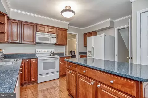 Kitchen - 8331 Kenwood Ave, Springfield, VA 22152 photo 5 of 9