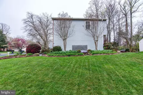 Exterior - 8331 Kenwood Ave, Springfield, VA 22152 photo 5 of 12