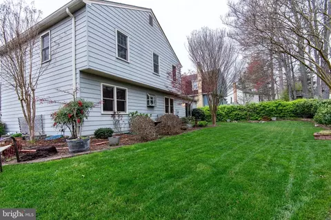 Exterior - 8331 Kenwood Ave, Springfield, VA 22152 photo 7 of 12