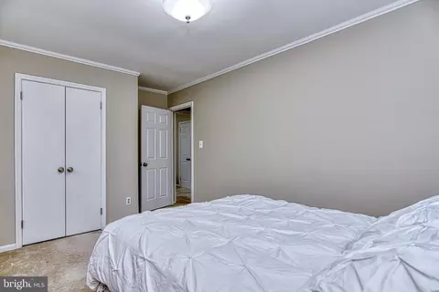 Bedroom - 8331 Kenwood Ave, Springfield, VA 22152 photo 8 of 11