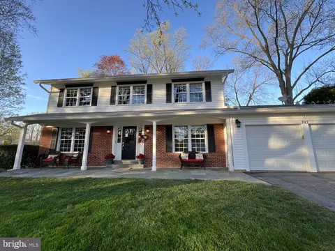 7112 Red Horse Tavern Ln, Springfield, VA 22153