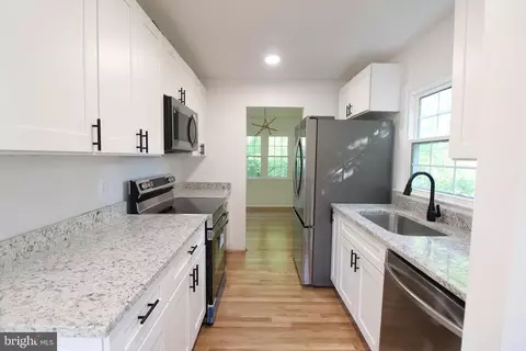 7254 Beverly Manor Dr, Annandale, VA 22003