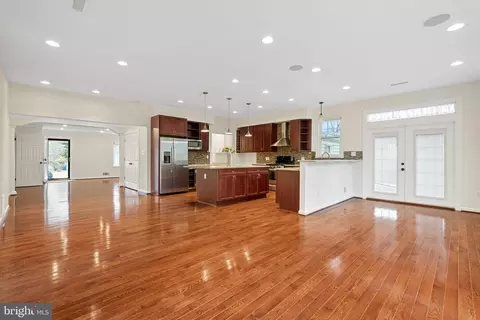 9224 Kristin Ln, Fairfax, VA 22032