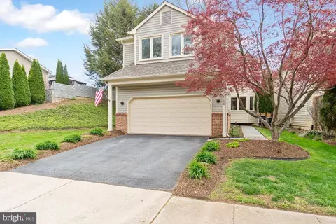 6158 Hatches Ct, Burke, VA 22015