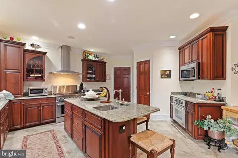 Kitchen - 6214 Wayles St, Springfield, VA 22150 photo 1 of 6