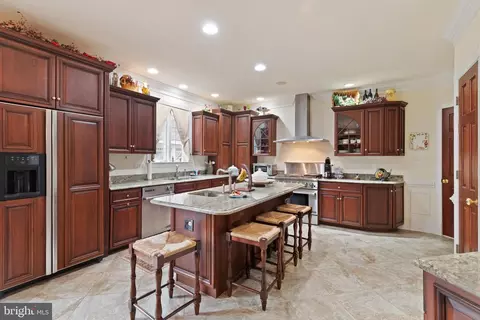 Kitchen - 6214 Wayles St, Springfield, VA 22150 photo 2 of 6