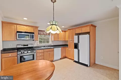 Kitchen - 6214 Wayles St, Springfield, VA 22150 photo 6 of 6