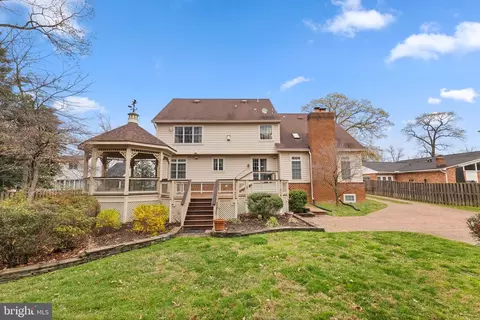 Exterior - 6214 Wayles St, Springfield, VA 22150 photo 7 of 32
