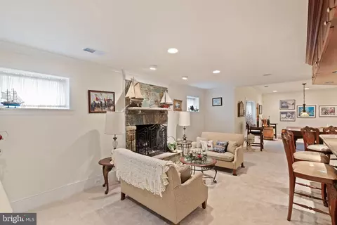 Living - 6214 Wayles St, Springfield, VA 22150 photo 10 of 13