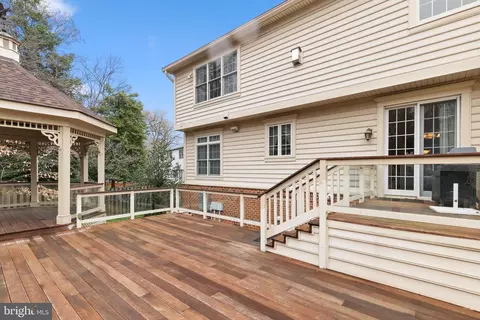 Exterior - 6214 Wayles St, Springfield, VA 22150 photo 11 of 32